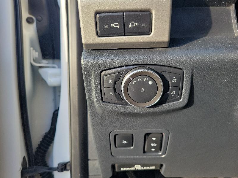 Ford Super Duty F-350 DRW Lariat 4WD Crew Cab 8' Box 2022