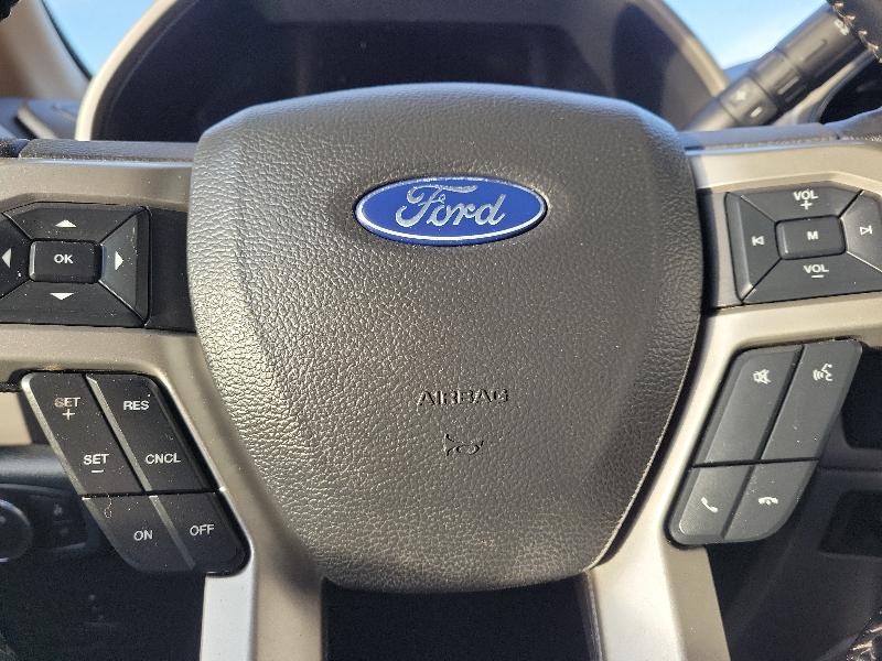 Ford Super Duty F-350 DRW Lariat 4WD Crew Cab 8' Box 2022