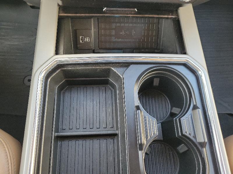 Ford Super Duty F-350 DRW Lariat 4WD Crew Cab 8' Box 2022