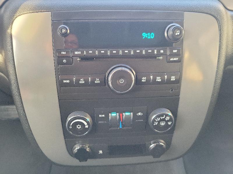 Chevrolet Suburban 4WD 4dr 1500 LS 2010