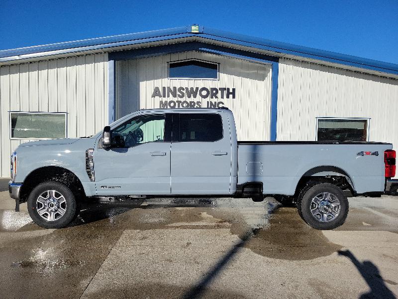 Ford Super Duty F-350 SRW Lariat 4WD Crew Cab 8' Box 2026