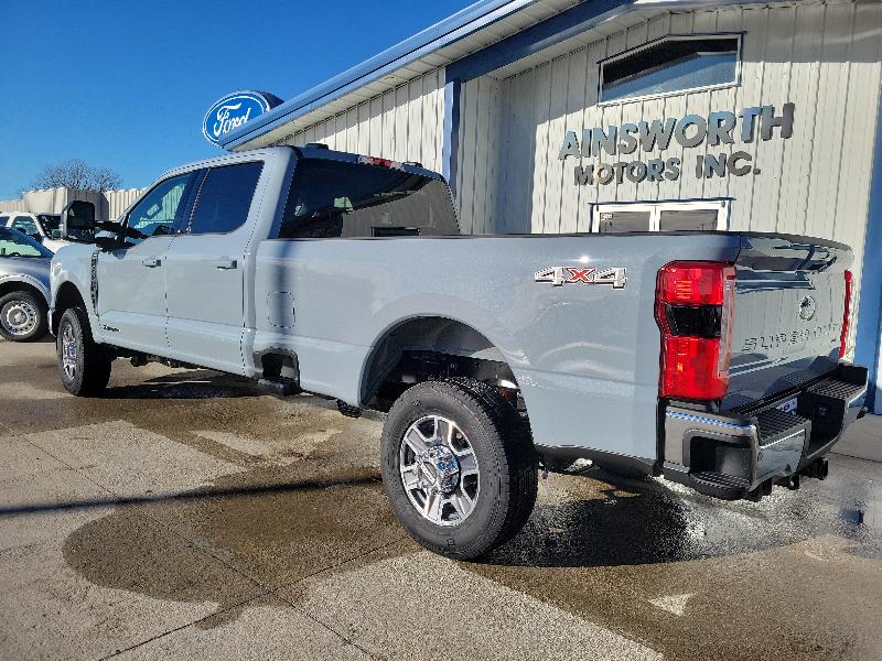 Ford Super Duty F-350 SRW Lariat 4WD Crew Cab 8' Box 2026