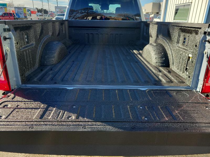 Ford Super Duty F-350 SRW Lariat 4WD Crew Cab 8' Box 2026