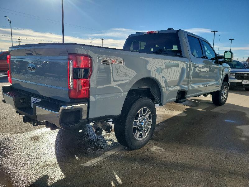 Ford Super Duty F-350 SRW Lariat 4WD Crew Cab 8' Box 2026