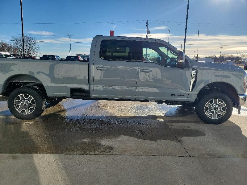 Ford Super Duty F-350 SRW Lariat 4WD Crew Cab 8' Box 2026