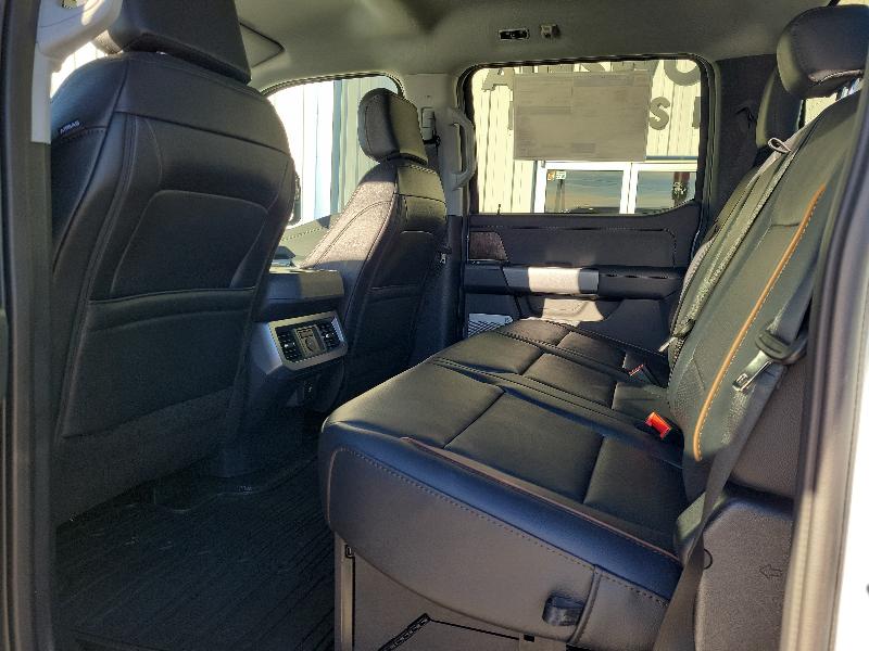 Ford Super Duty F-350 SRW Lariat 4WD Crew Cab 8' Box 2026