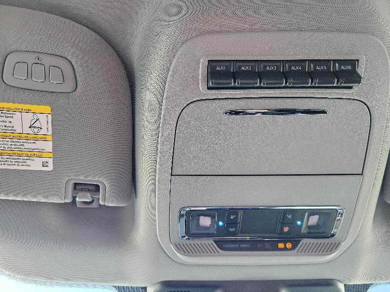 Ford Super Duty F-350 SRW Lariat 4WD Crew Cab 8' Box 2026