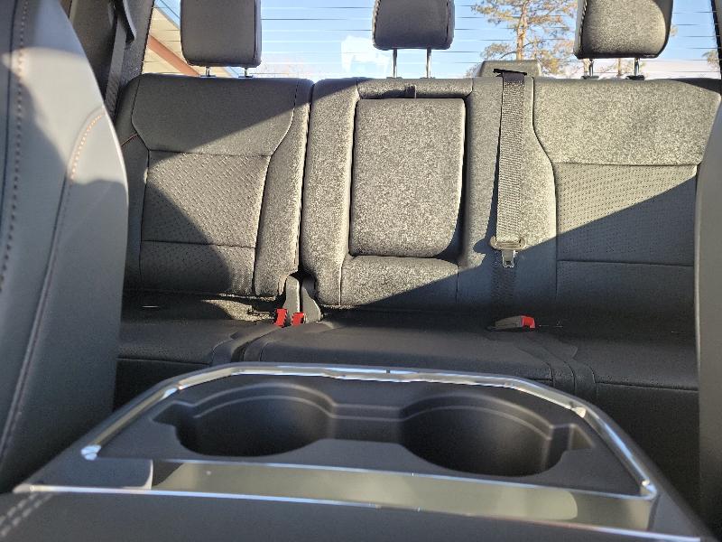 Ford Super Duty F-350 SRW Lariat 4WD Crew Cab 8' Box 2026