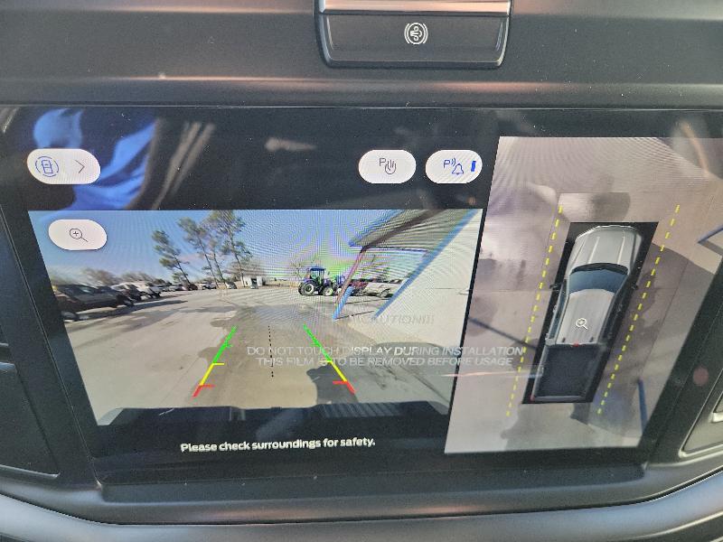 Ford Super Duty F-350 SRW Lariat 4WD Crew Cab 8' Box 2026