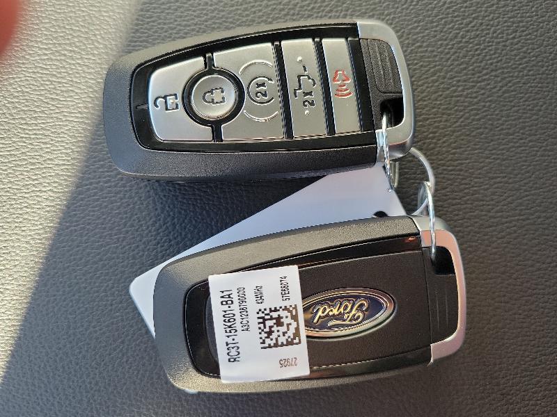 Ford Super Duty F-350 SRW Lariat 4WD Crew Cab 8' Box 2026