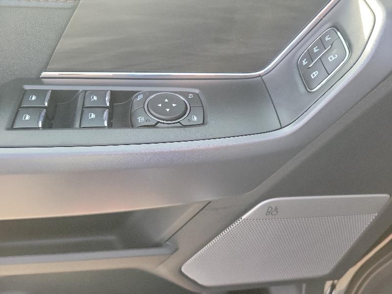 Ford F-150 Lariat 4WD SuperCrew 5.5' Box 2025