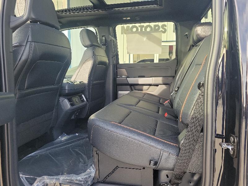 Ford F-150 Lariat 4WD SuperCrew 5.5' Box 2025