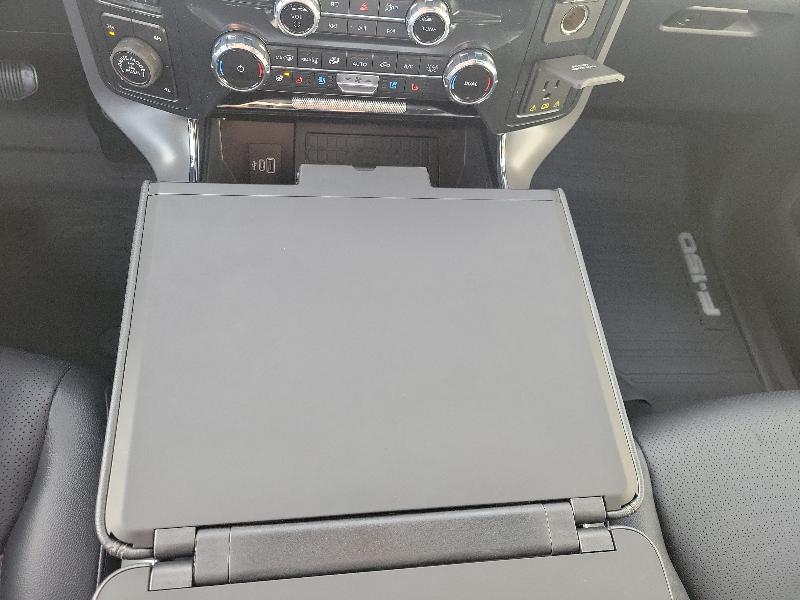 Ford F-150 Lariat 4WD SuperCrew 5.5' Box 2025