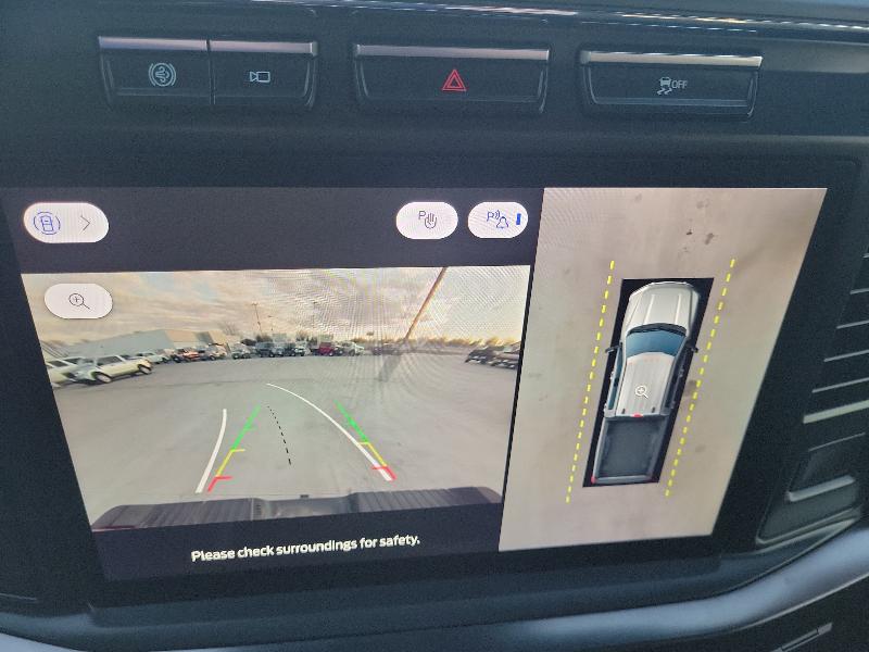 Ford Super Duty F-350 SRW Lariat 4WD Crew Cab 8' Box 2023