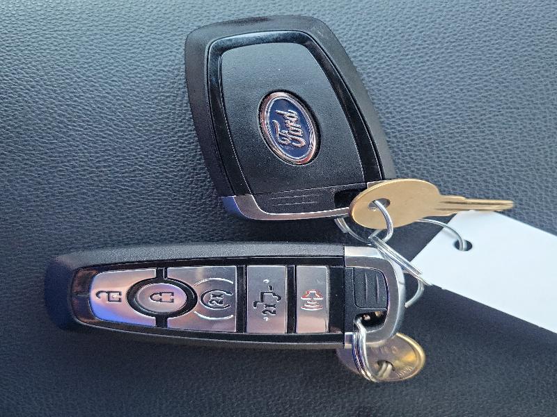 Ford Super Duty F-350 SRW Lariat 4WD Crew Cab 8' Box 2023