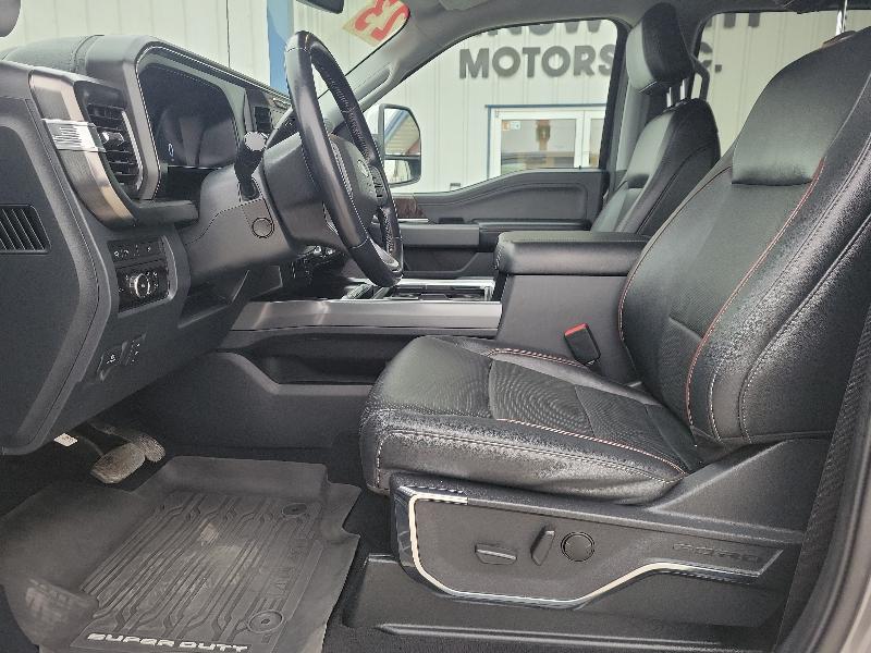 Ford Super Duty F-250 SRW Lariat 4WD Crew Cab 6.75' Box 2023