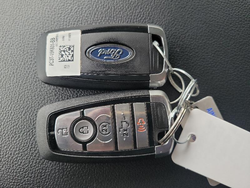 Ford Super Duty F-250 SRW Lariat 4WD Crew Cab 6.75' Box 2023