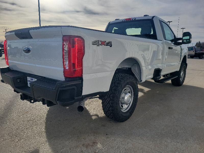 Ford Super Duty F-350 SRW XL 4WD Reg Cab 8' Box 2026
