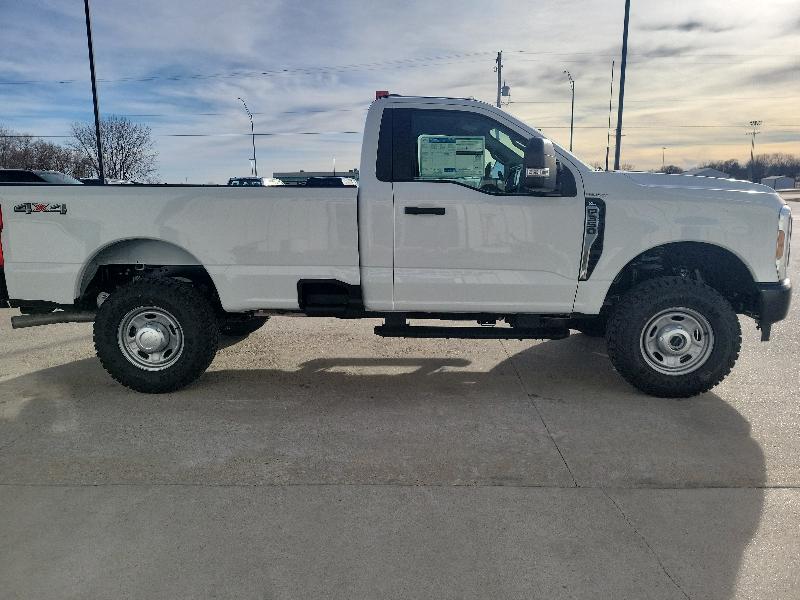 Ford Super Duty F-350 SRW XL 4WD Reg Cab 8' Box 2026