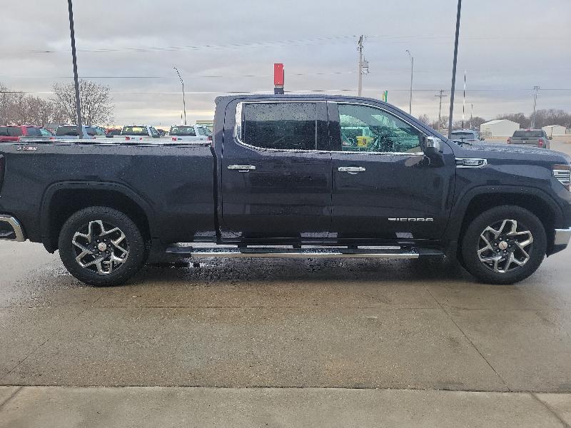 GMC Sierra 1500 4WD Crew Cab 157" SLT 2023
