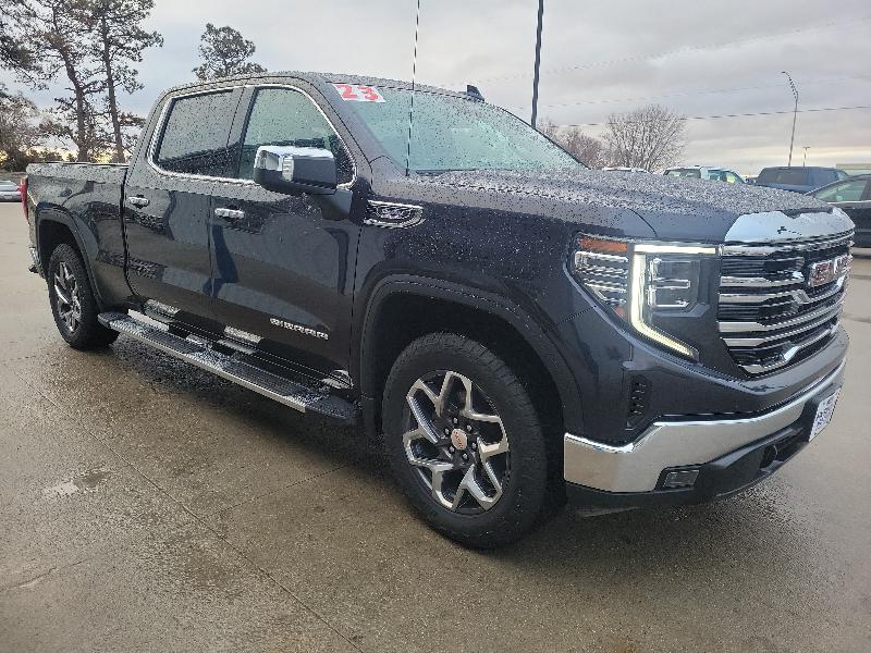 GMC Sierra 1500 4WD Crew Cab 157" SLT 2023