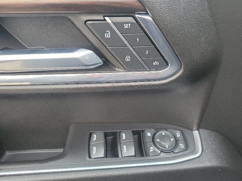 GMC Sierra 1500 4WD Crew Cab 157" SLT 2023