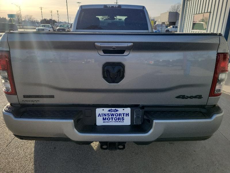 RAM 3500 Big Horn 4x4 Crew Cab 8' Box 2022