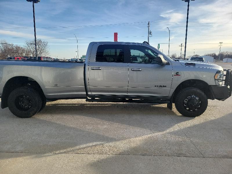 RAM 3500 Big Horn 4x4 Crew Cab 8' Box 2022