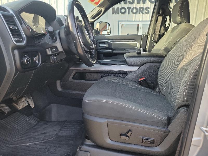 RAM 3500 Big Horn 4x4 Crew Cab 8' Box 2022