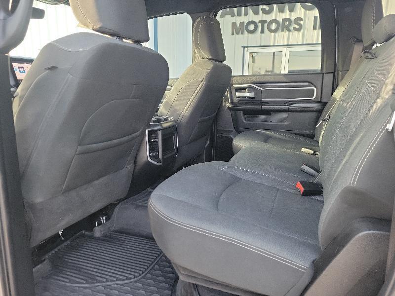 RAM 3500 Big Horn 4x4 Crew Cab 8' Box 2022