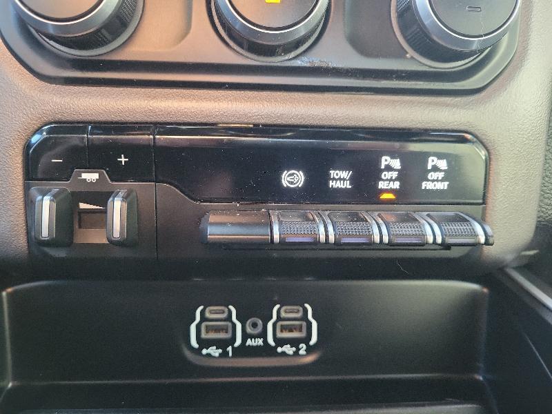 RAM 3500 Big Horn 4x4 Crew Cab 8' Box 2022