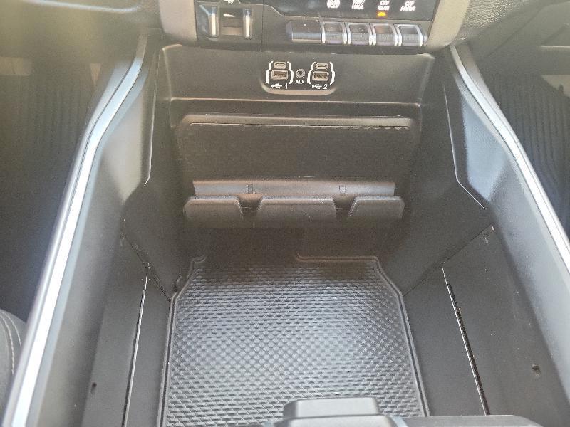 RAM 3500 Big Horn 4x4 Crew Cab 8' Box 2022