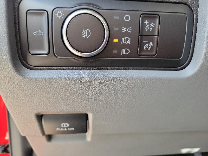 Ford Super Duty F-350 DRW XL 4WD Crew Cab 8' Box 2026