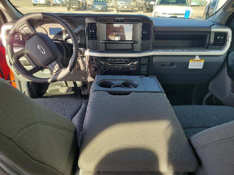 Ford Super Duty F-350 DRW XL 4WD Crew Cab 8' Box 2026