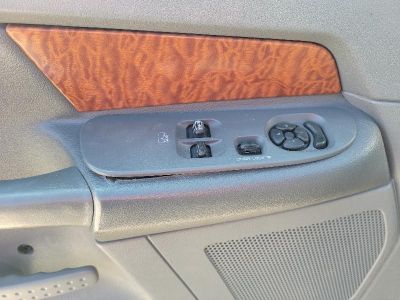 Dodge Ram 2500 2dr Reg Cab 140.5 4WD SLT 2006