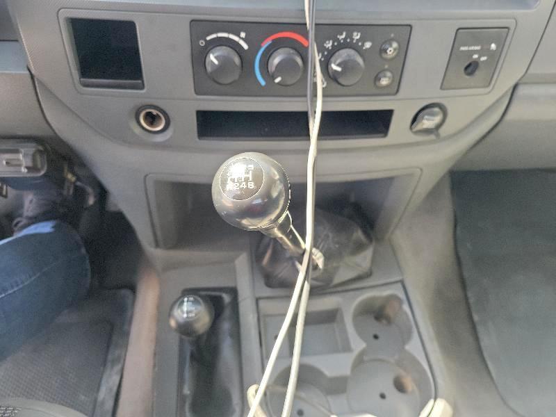 Dodge Ram 2500 2dr Reg Cab 140.5 4WD SLT 2006