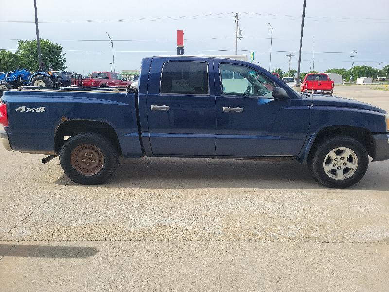 Dodge Dakota 4dr Quad Cab 131" WB 4WD SLT 2005