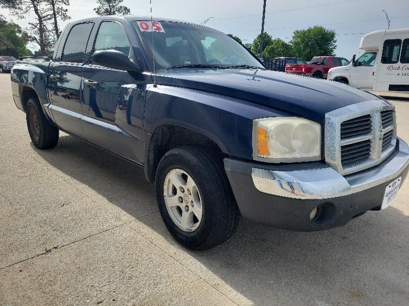 Dodge Dakota 4dr Quad Cab 131" WB 4WD SLT 2005