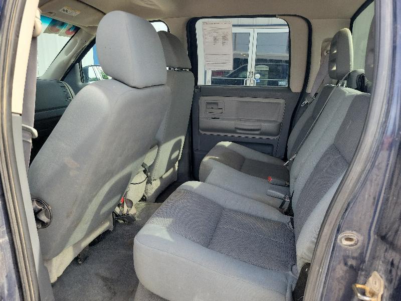 Dodge Dakota 4dr Quad Cab 131" WB 4WD SLT 2005