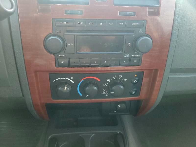 Dodge Dakota 4dr Quad Cab 131" WB 4WD SLT 2005