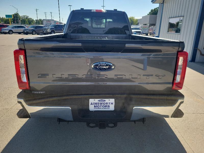 Ford Super Duty F-350 DRW XL 4WD Crew Cab 8' Box 2026