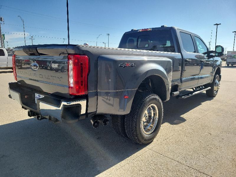 Ford Super Duty F-350 DRW XL 4WD Crew Cab 8' Box 2026
