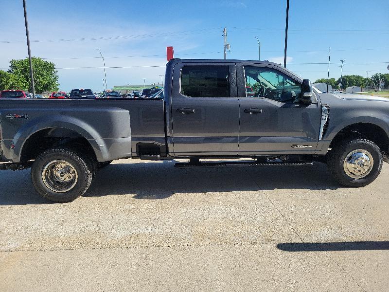 Ford Super Duty F-350 DRW XL 4WD Crew Cab 8' Box 2026