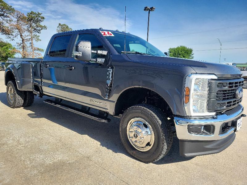 Ford Super Duty F-350 DRW XL 4WD Crew Cab 8' Box 2026
