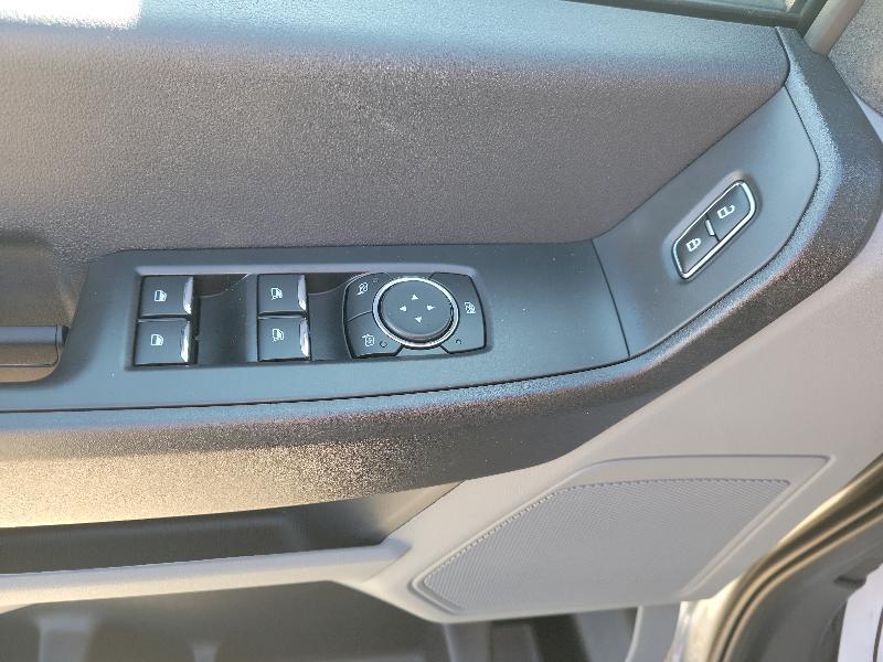 Ford Super Duty F-350 DRW XL 4WD Crew Cab 8' Box 2026