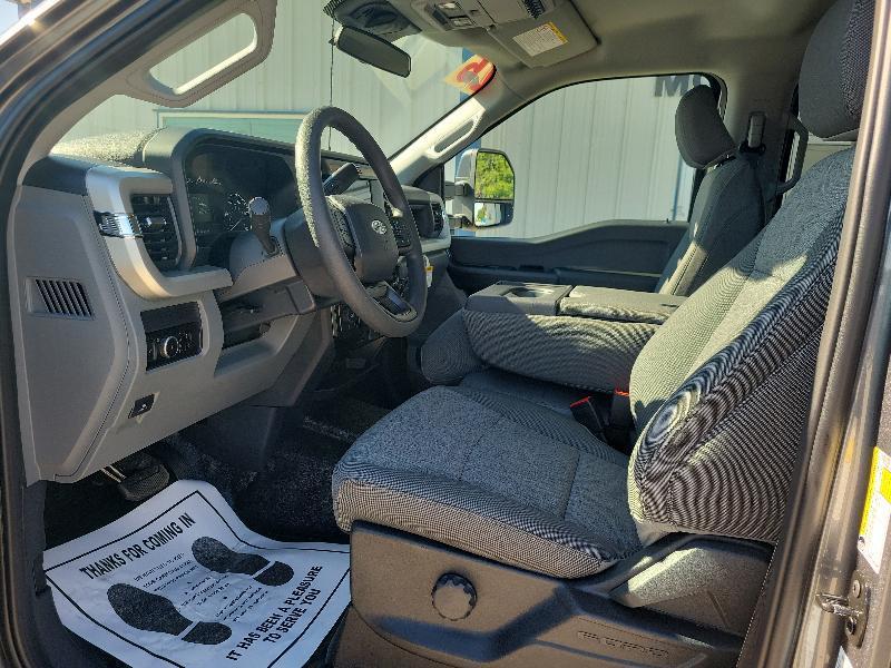 Ford Super Duty F-350 DRW XL 4WD Crew Cab 8' Box 2026