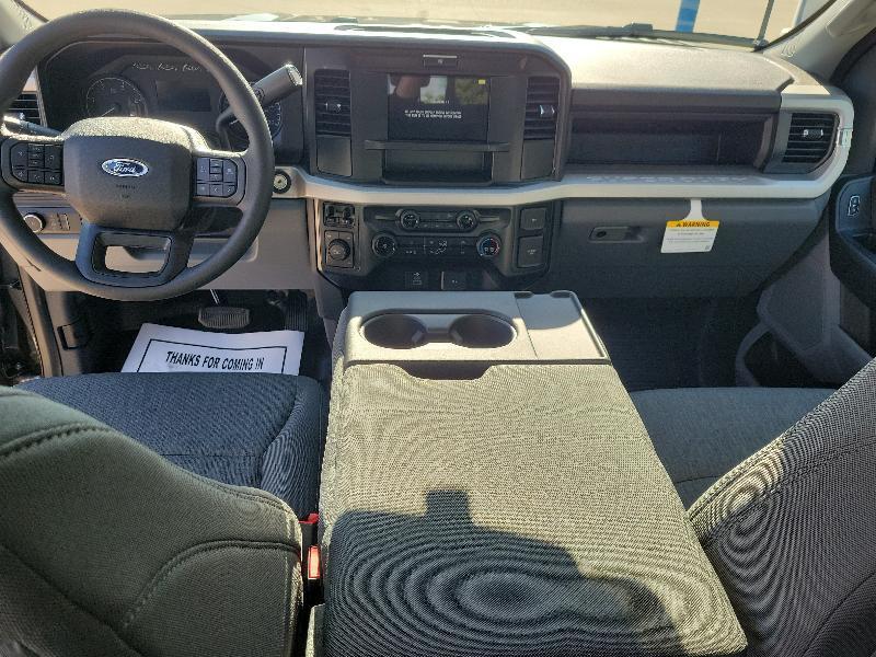 Ford Super Duty F-350 DRW XL 4WD Crew Cab 8' Box 2026