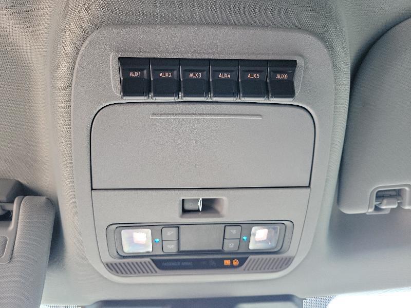 Ford Super Duty F-350 DRW XL 4WD Crew Cab 8' Box 2026
