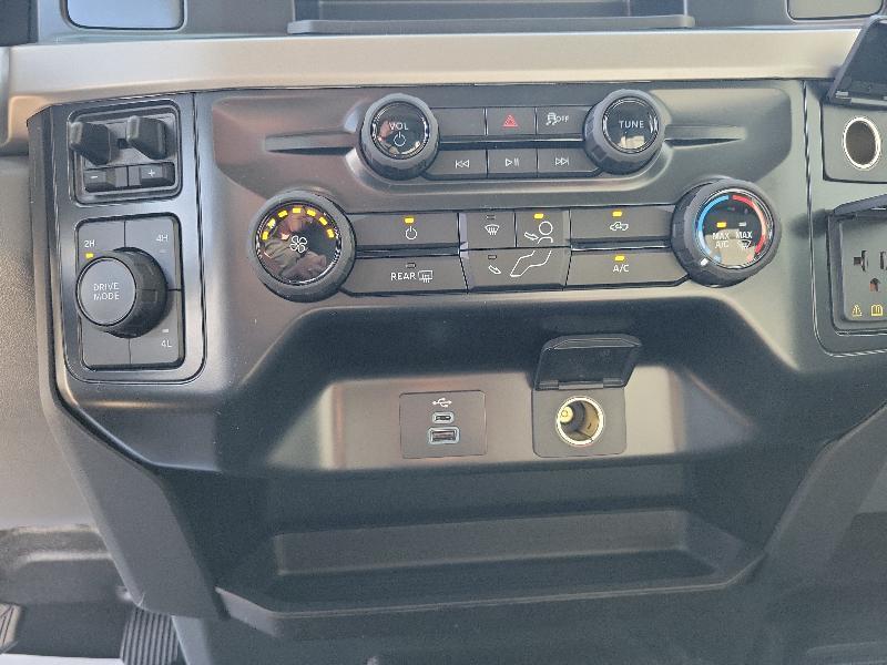 Ford Super Duty F-350 DRW XL 4WD Crew Cab 8' Box 2026