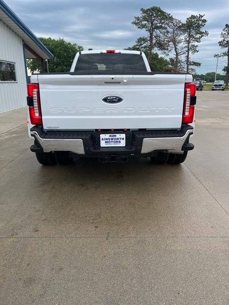 Ford Super Duty F-350 DRW Lariat 4WD Crew Cab 8' Box 2026